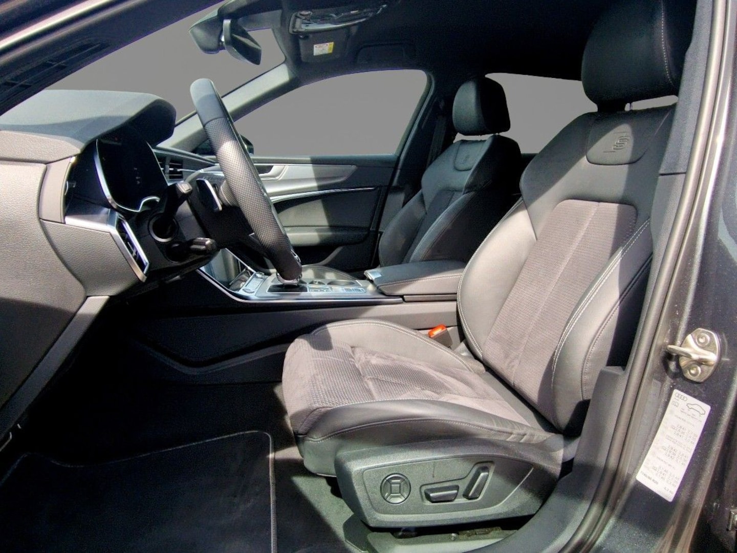 Bild über Audi S6 Avant TDI quattro tiptronic - für weitere Informationen kontaktieren Sie den Audi Partner