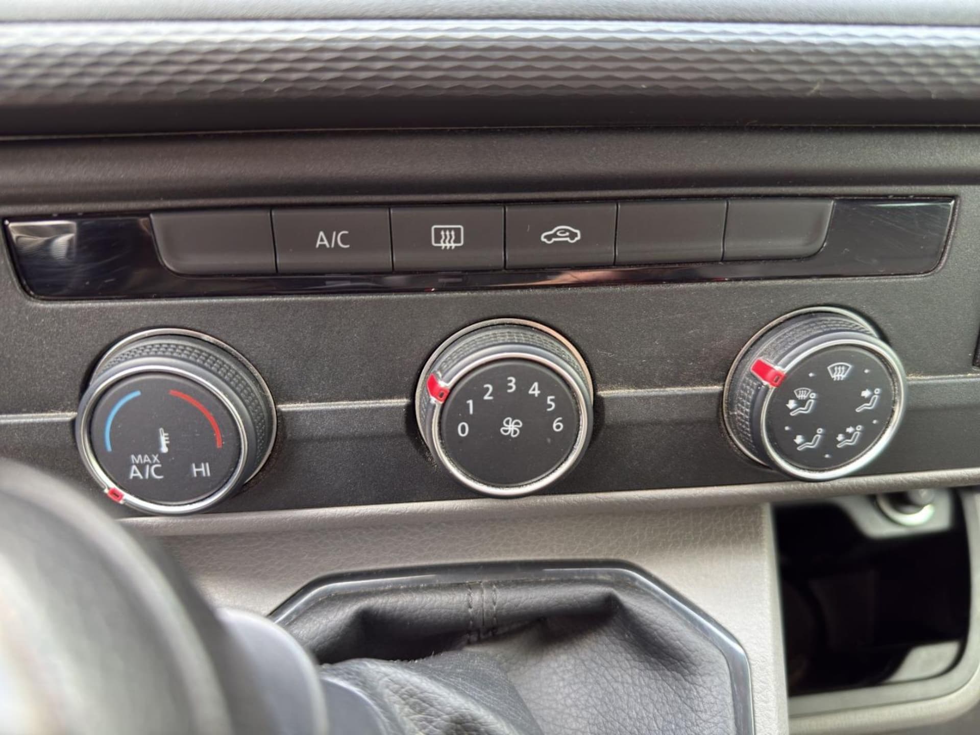 Volkswagen T6.1 Transporter Kombi langer Radstand