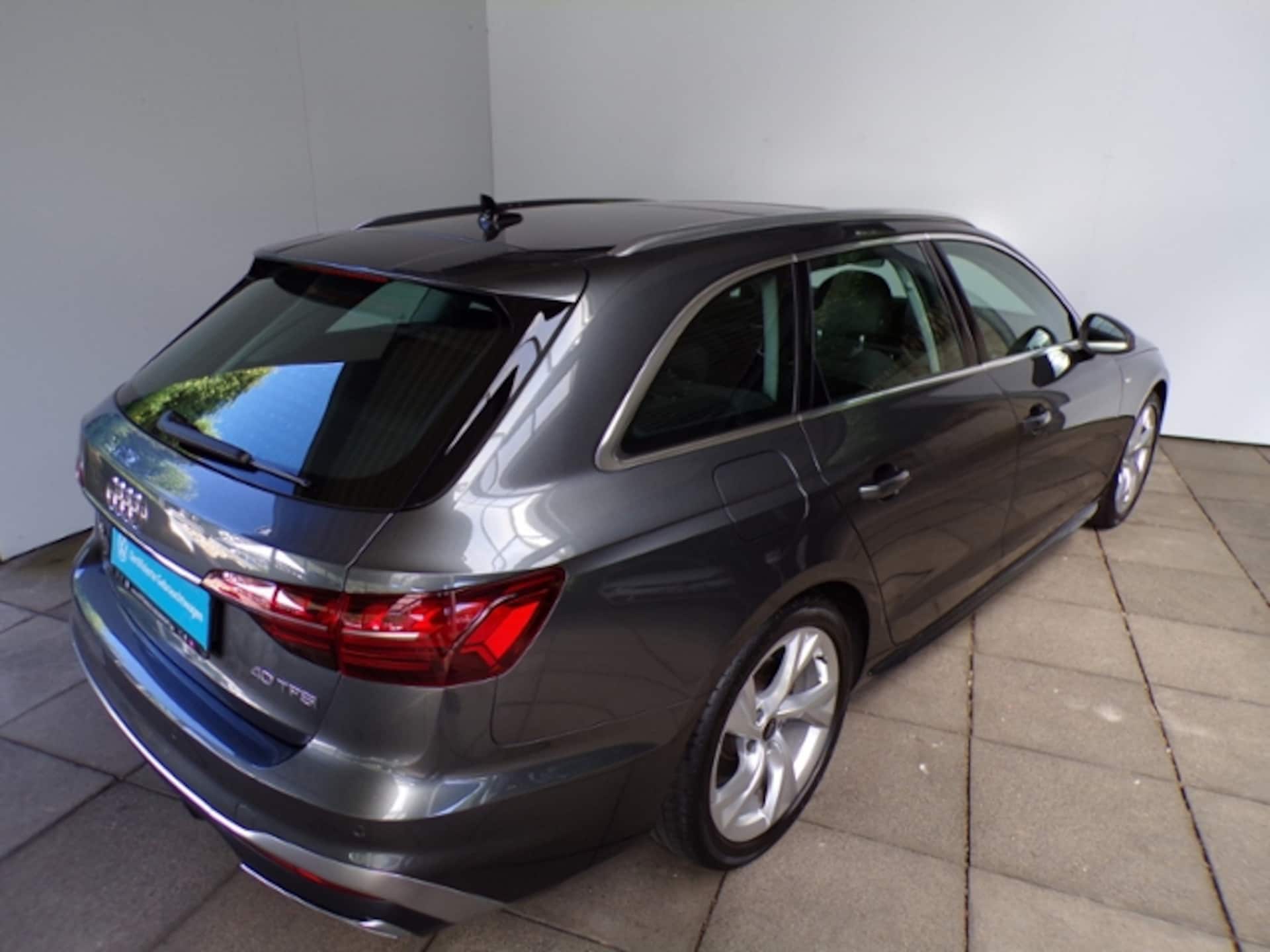 Audi A4 Avant S line