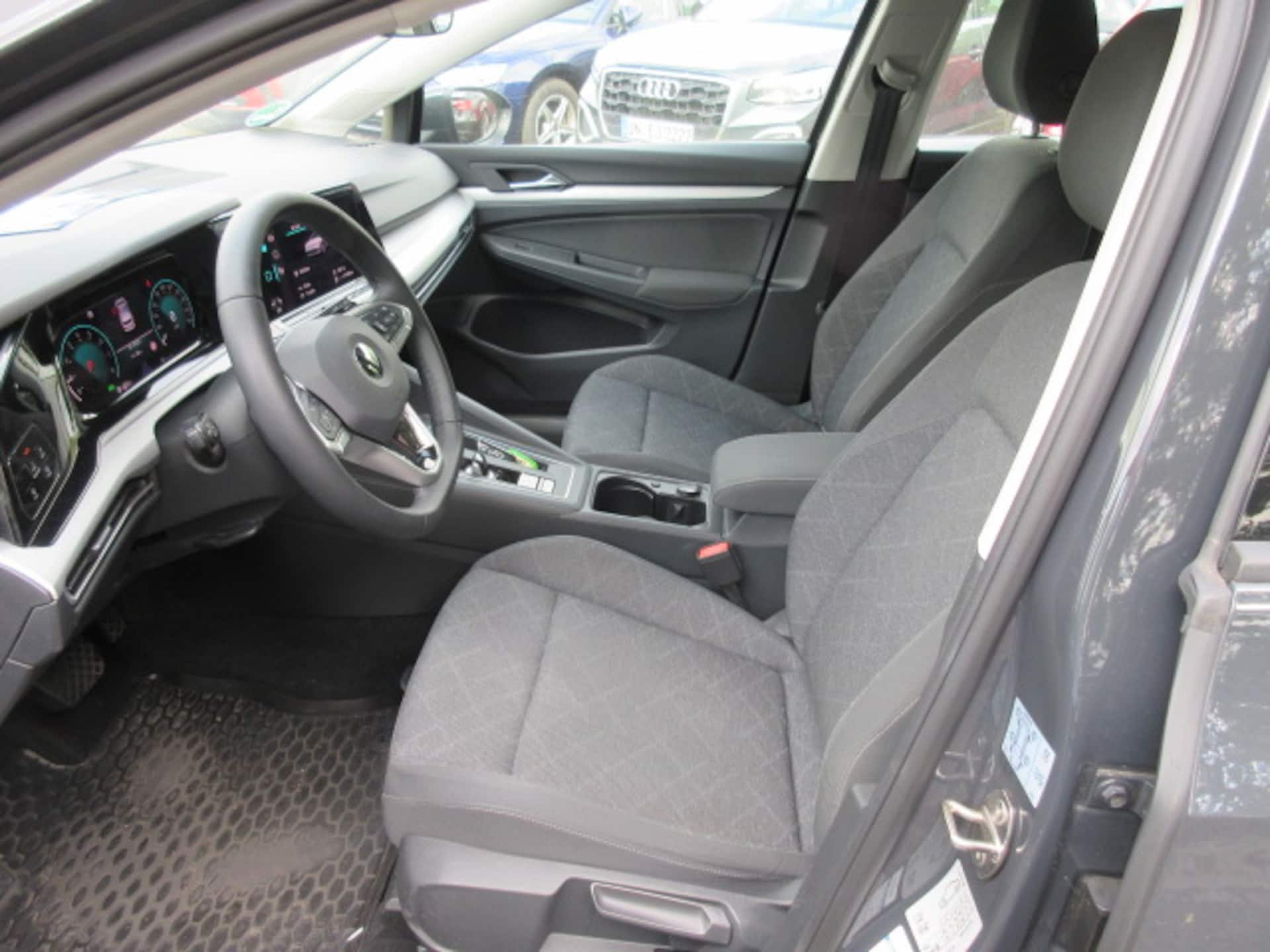 Volkswagen Golf Life