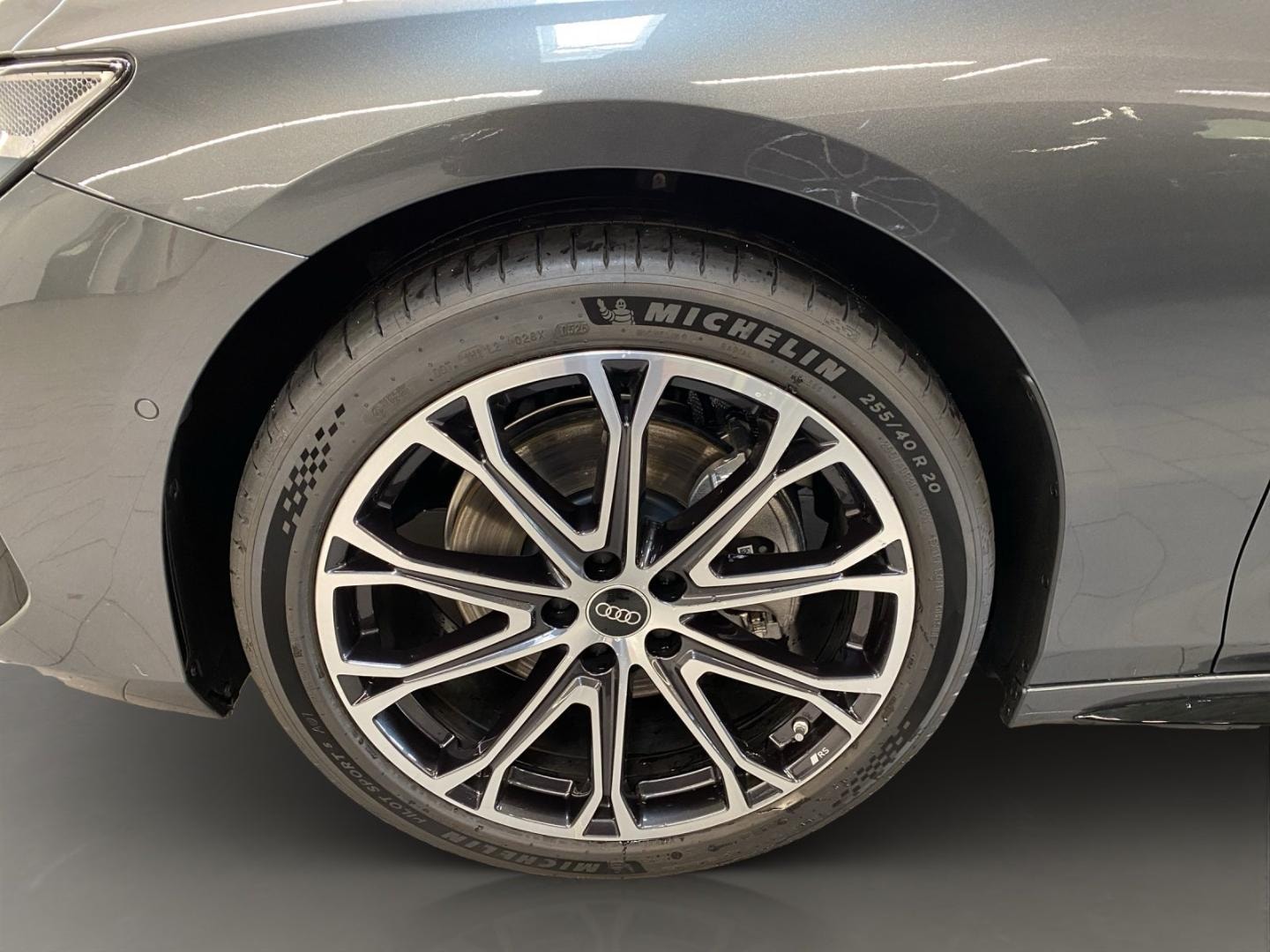 Bild über Audi A6 Avant TDI 150 kW S tronic - für weitere Informationen kontaktieren Sie den Audi Partner