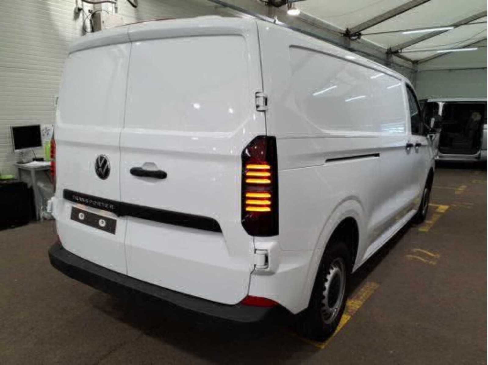 Volkswagen Transporter Kasten langer Radstand – Bild 3