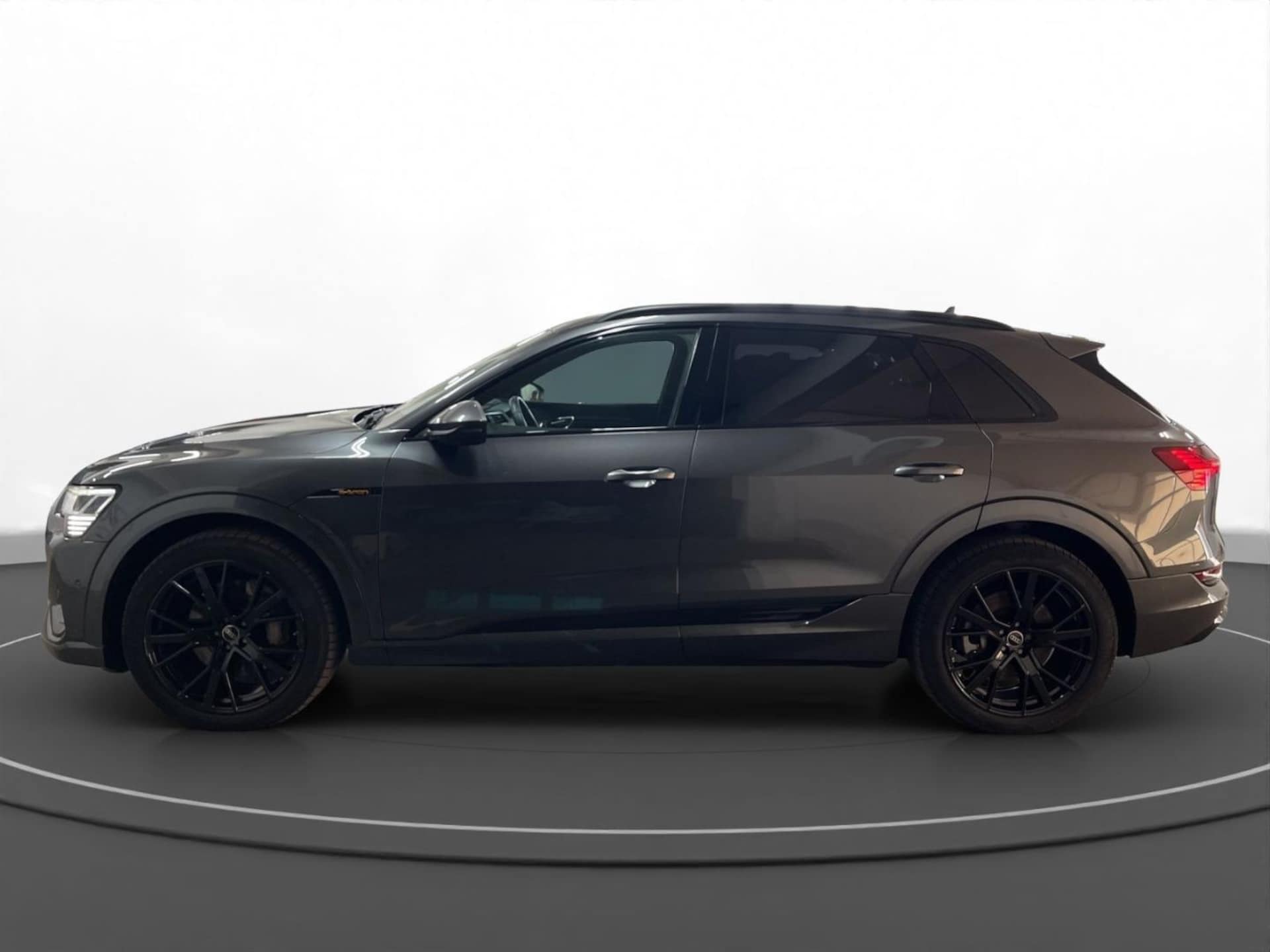 Audi e-tron S line