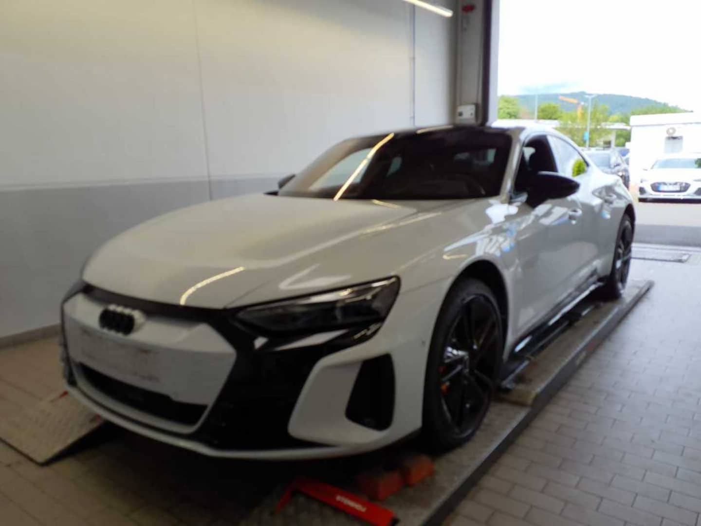 Bild über Audi RS e-tron GT e-tron quattro - für weitere Informationen kontaktieren Sie den Audi Partner