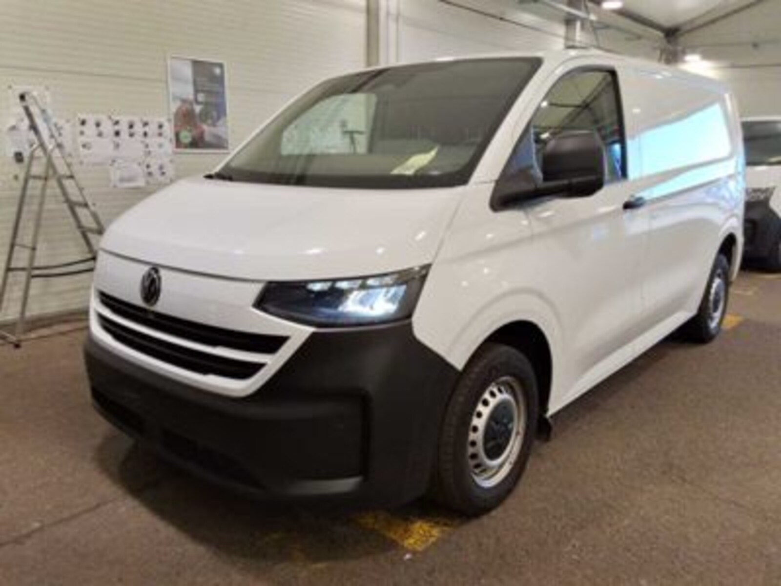 Volkswagen Transporter Kasten kurzer Radstand – Bild 2