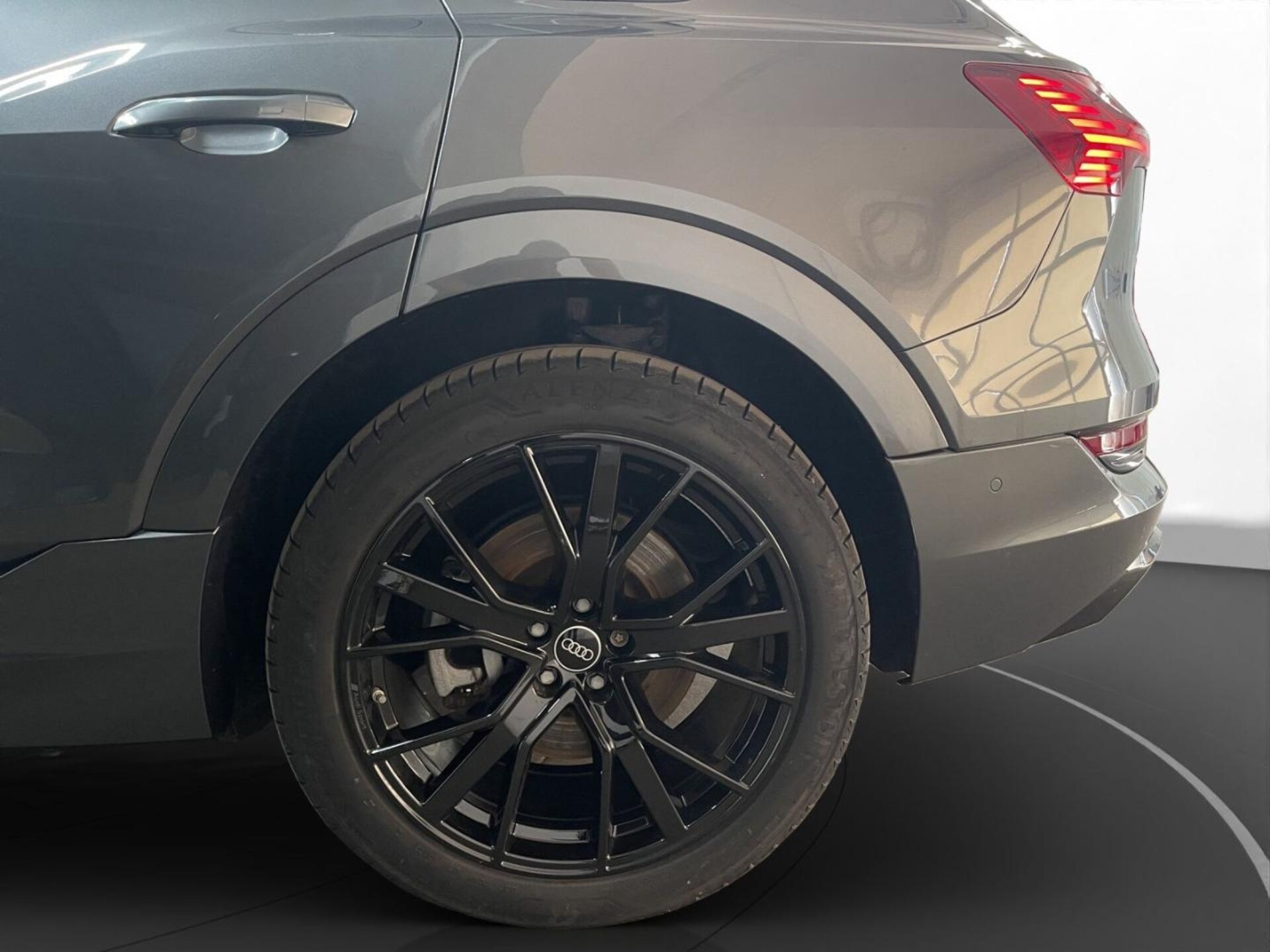 Audi e-tron S line