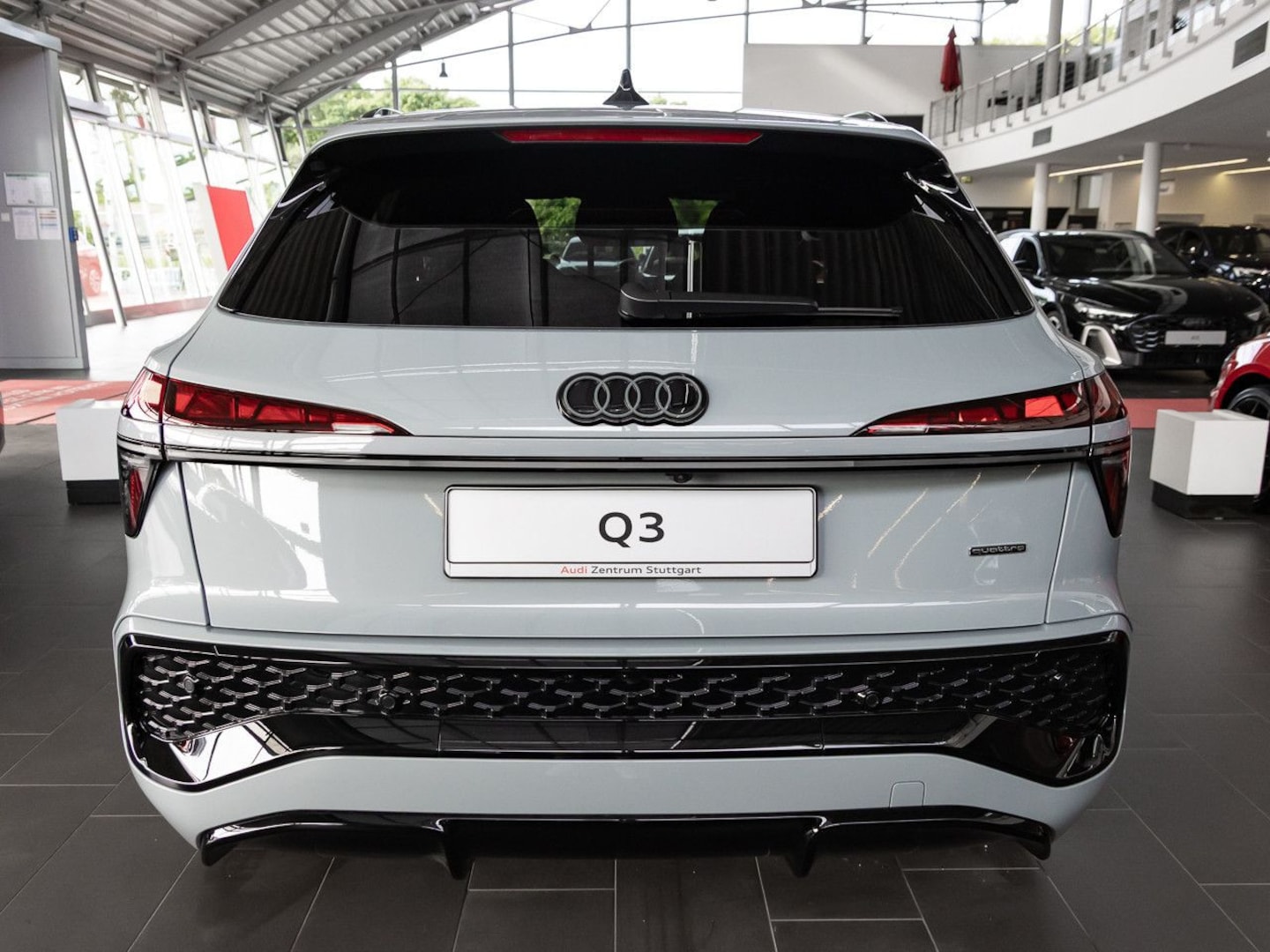 Bild über Audi Q3 SUV TFSI quattro 195 kW S tronic - für weitere Informationen kontaktieren Sie den Audi Partner
