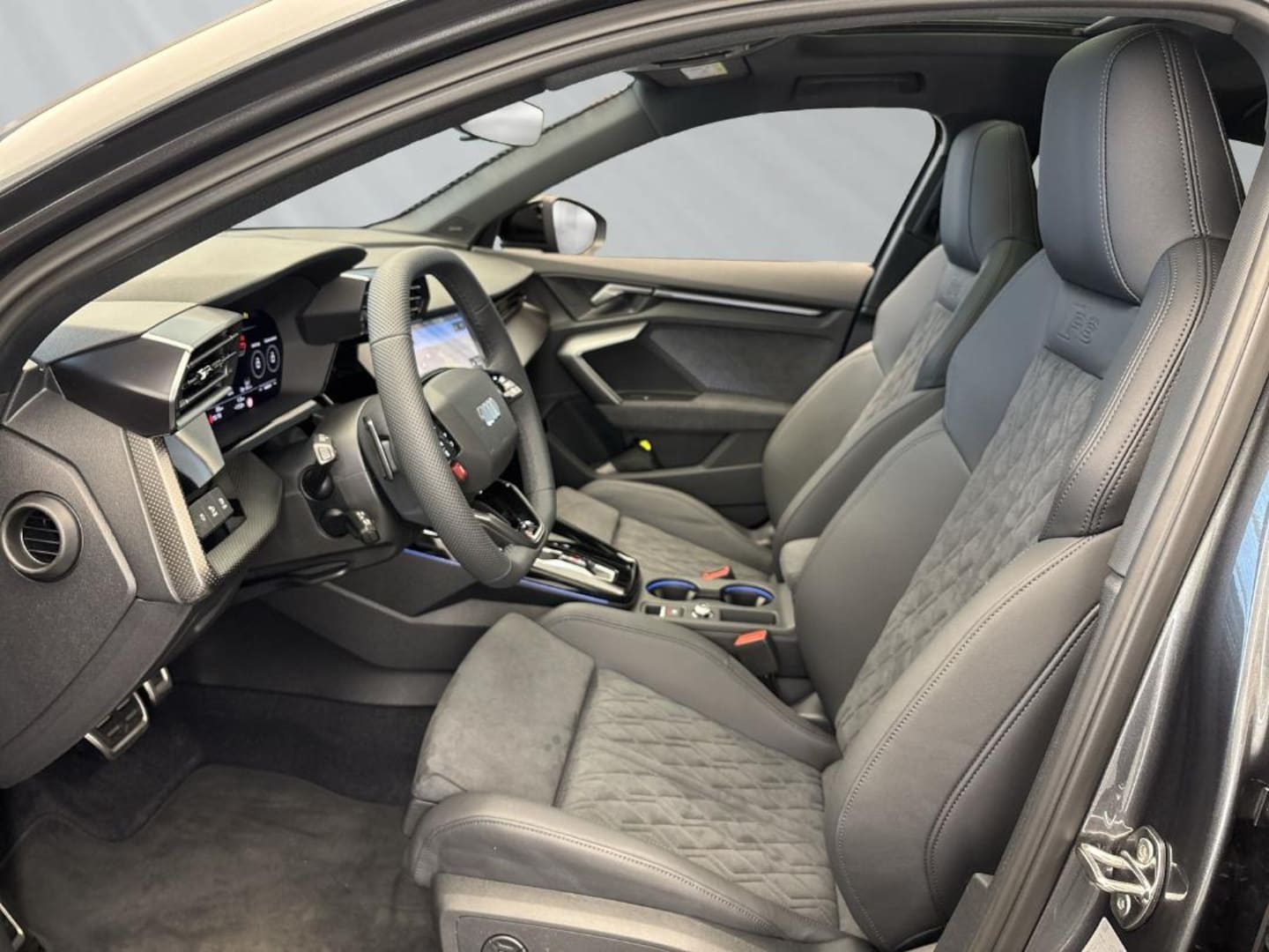 Bild über Audi RS 3 Limousine TFSI quattro 294 kW S tronic - für weitere Informationen kontaktieren Sie den Audi Partner