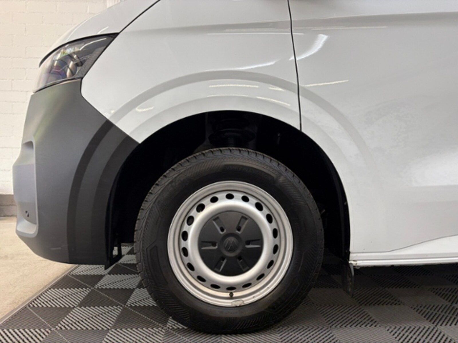 Volkswagen Transporter Kasten langer Radstand – Bild 4