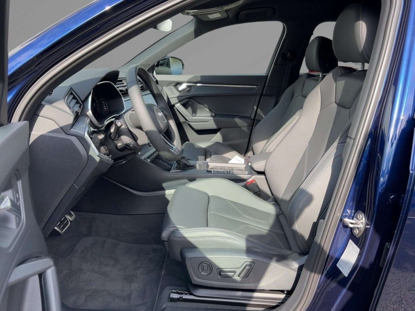 Bild über Audi Q3 TDI quattro 142 kW S tronic - für weitere Informationen kontaktieren Sie den Audi Partner