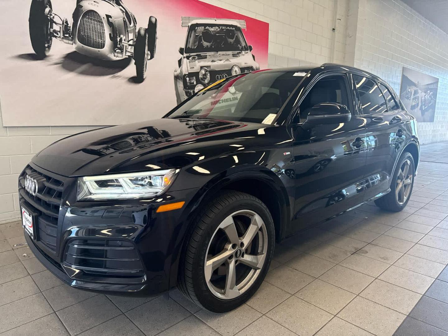 2020 Audi Q5 45 Titanium quattro S tronic Prem Plus's photo