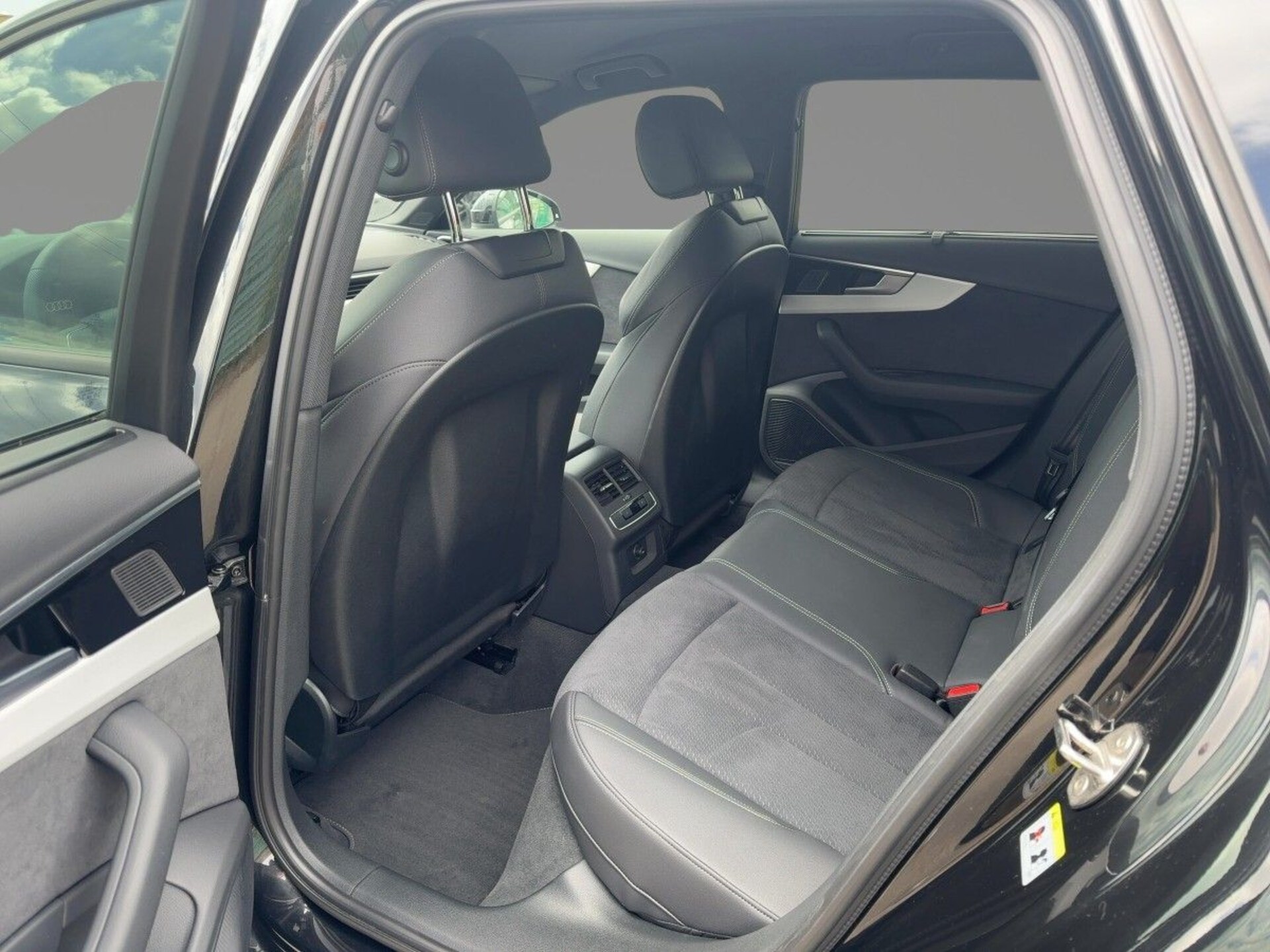 Audi A4 Avant S line