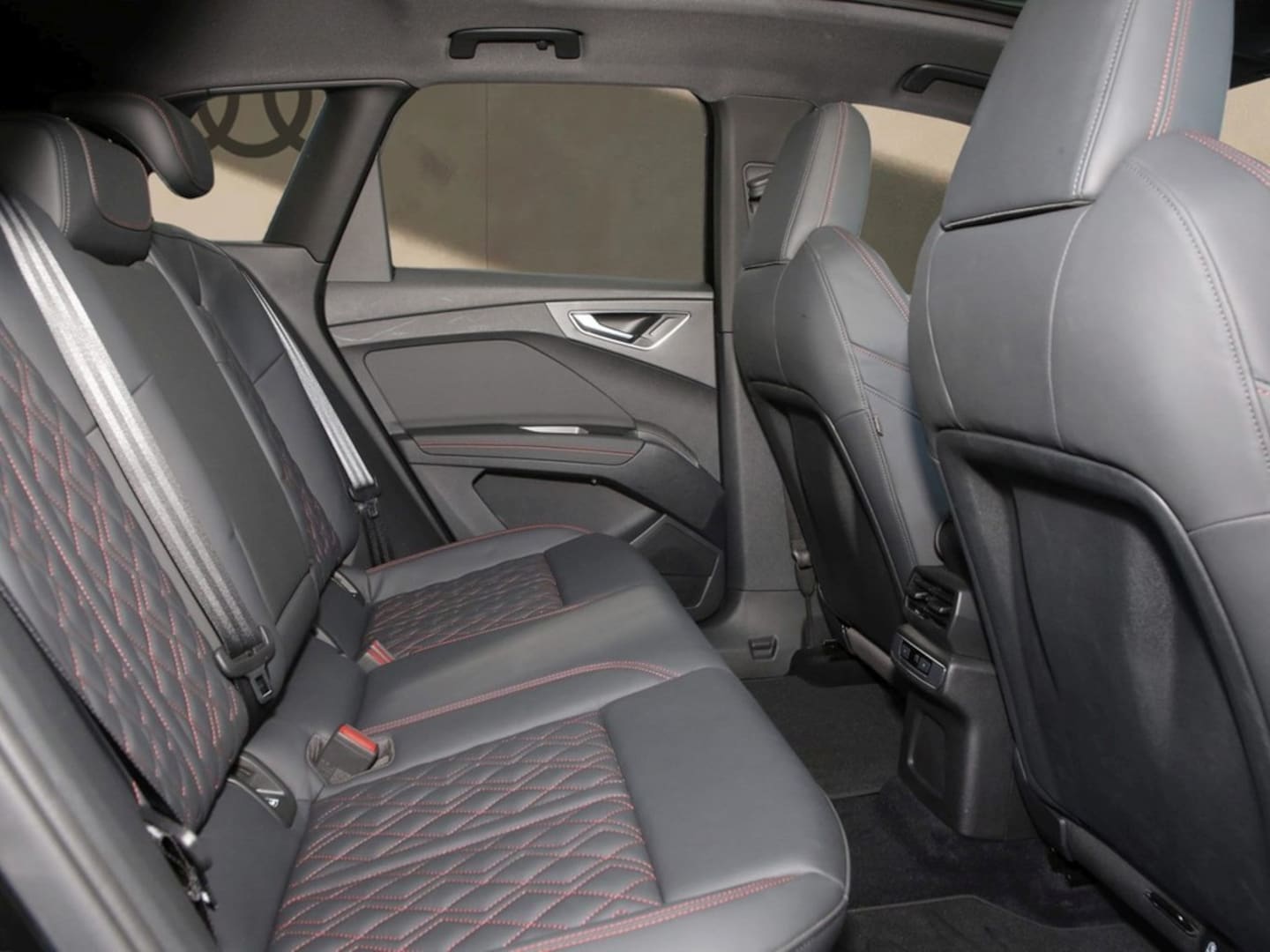Bild über Audi Q4 e-tron 50 e-tron quattro - für weitere Informationen kontaktieren Sie den Audi Partner