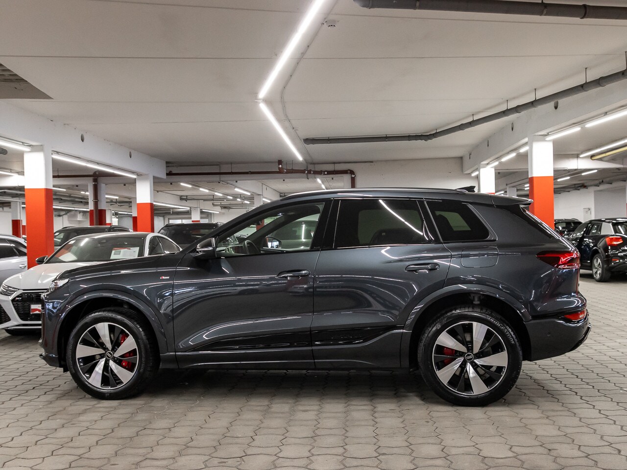Image about Audi Q6 SUV e-tron e-tron quattro