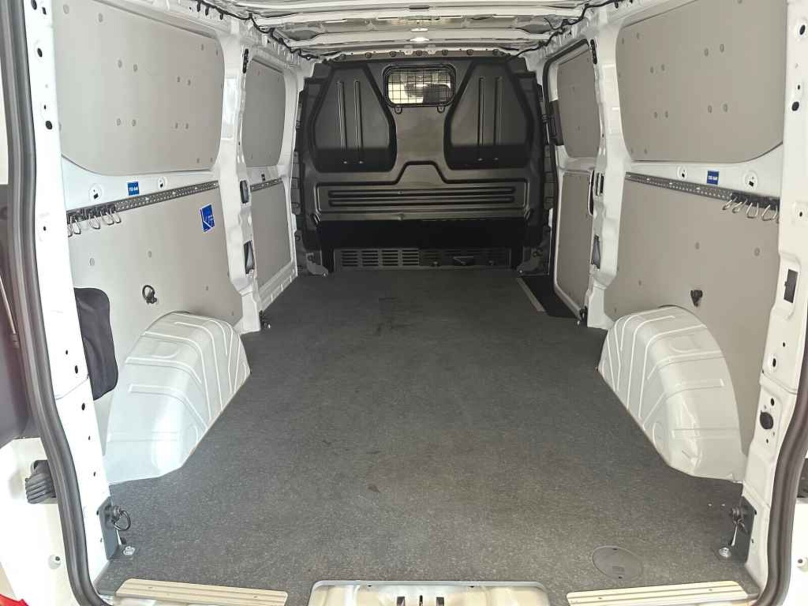 Volkswagen Transporter Kasten langer Radstand – Bild 8