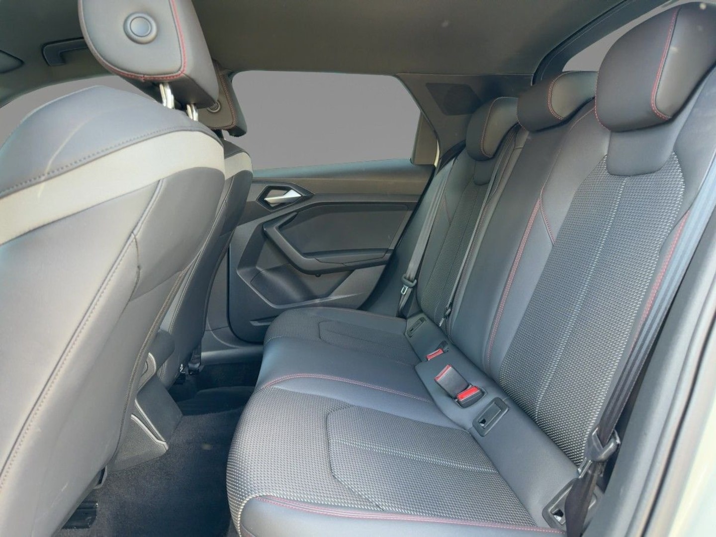 Bild über Audi A1 Sportback S line 25 TFSI S tronic - für weitere Informationen kontaktieren Sie den Audi Partner