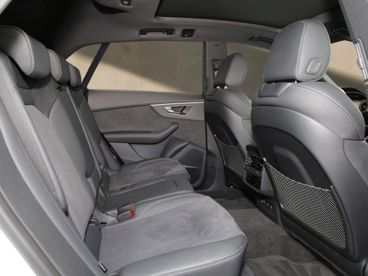 Bild über Audi SQ8 SUV TFSI quattro tiptronic - für weitere Informationen kontaktieren Sie den Audi Partner