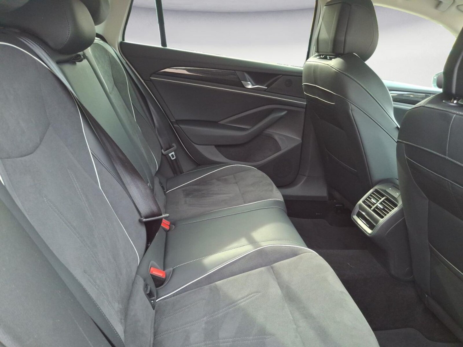 Volkswagen Passat – Bild 14