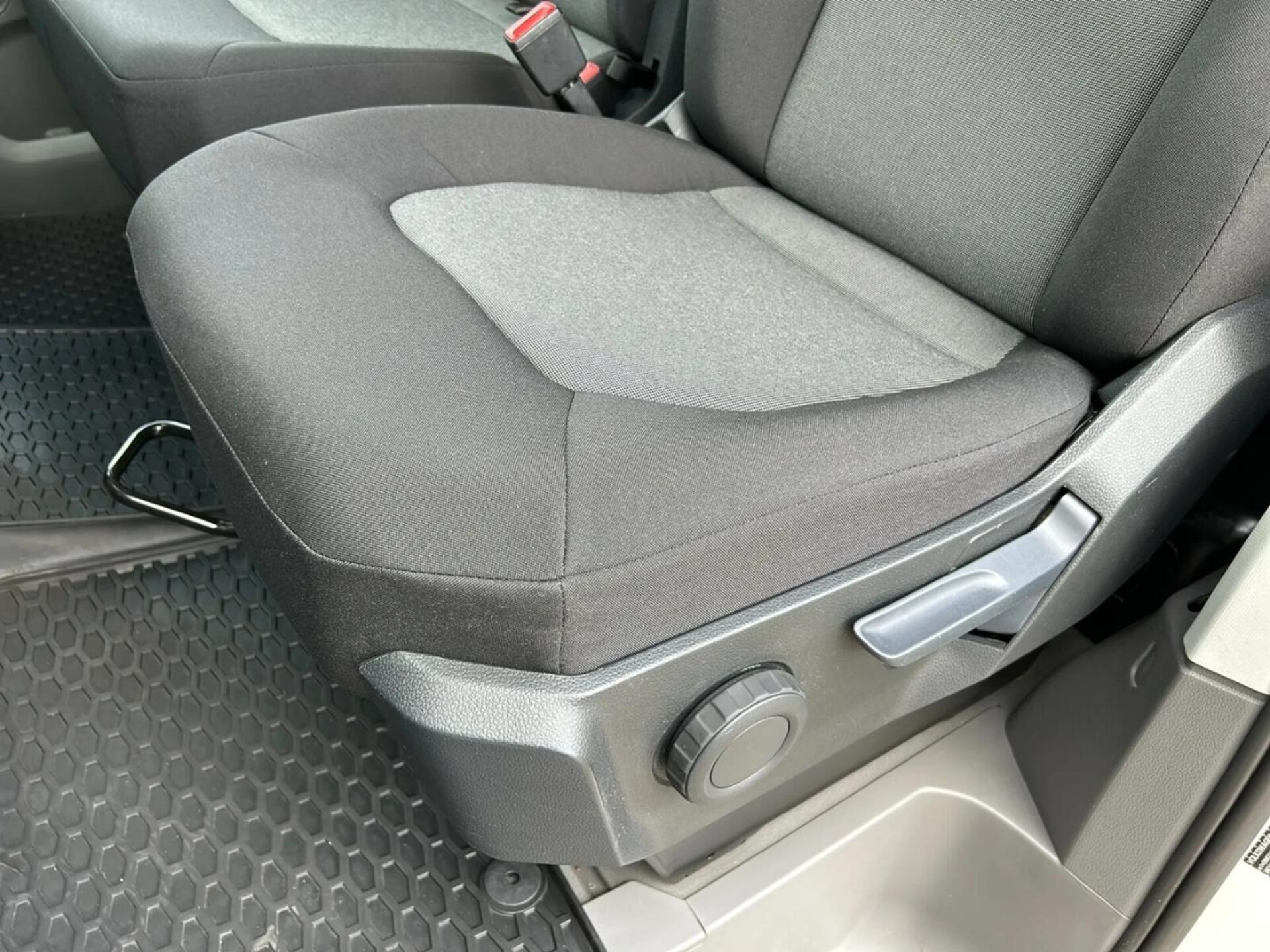 Volkswagen Crafter Furgon średni rozstaw osi