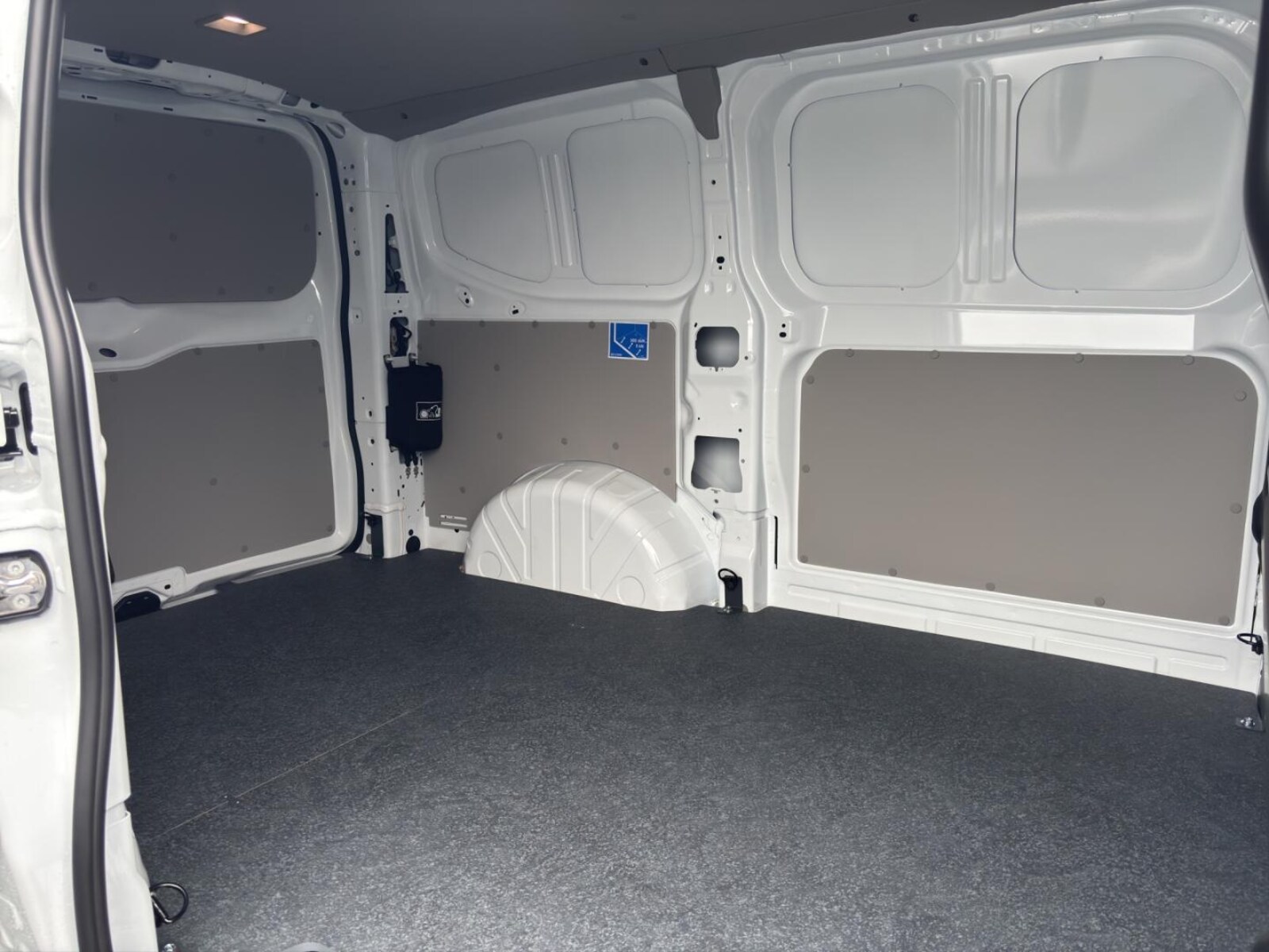 Volkswagen Transporter Kasten kurzer Radstand – Bild 11