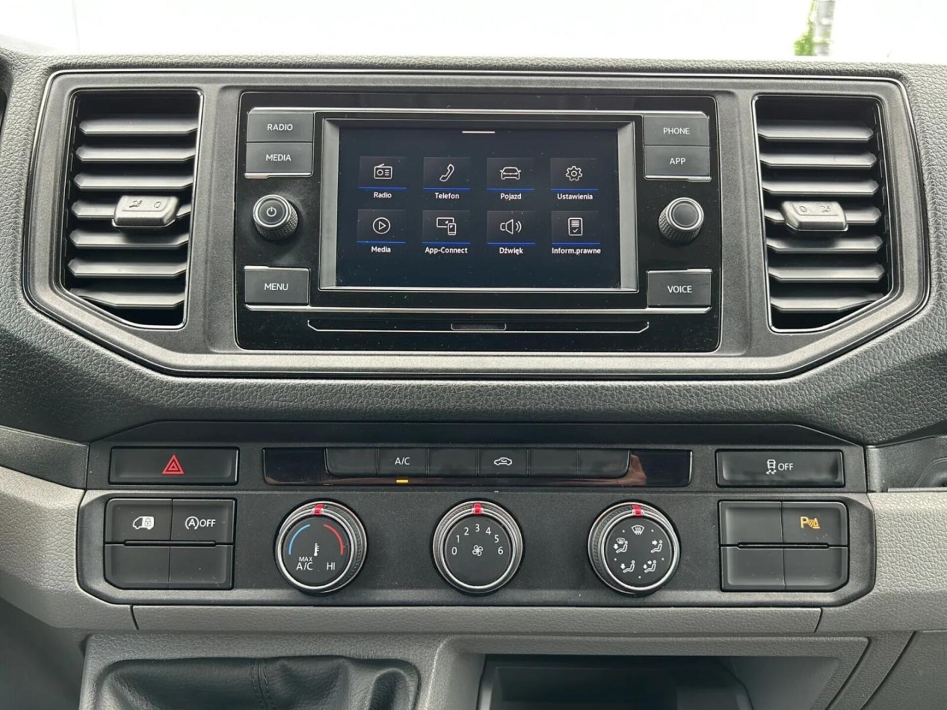 Volkswagen Crafter Furgon średni rozstaw osi