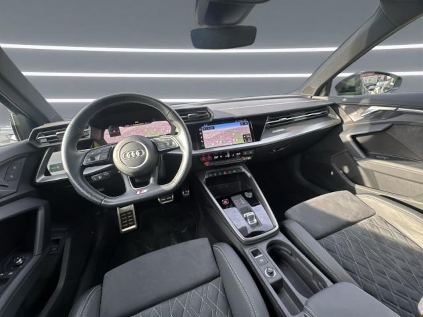 Bild über Audi S3 Limousine TFSI quattro S tronic - für weitere Informationen kontaktieren Sie den Audi Partner