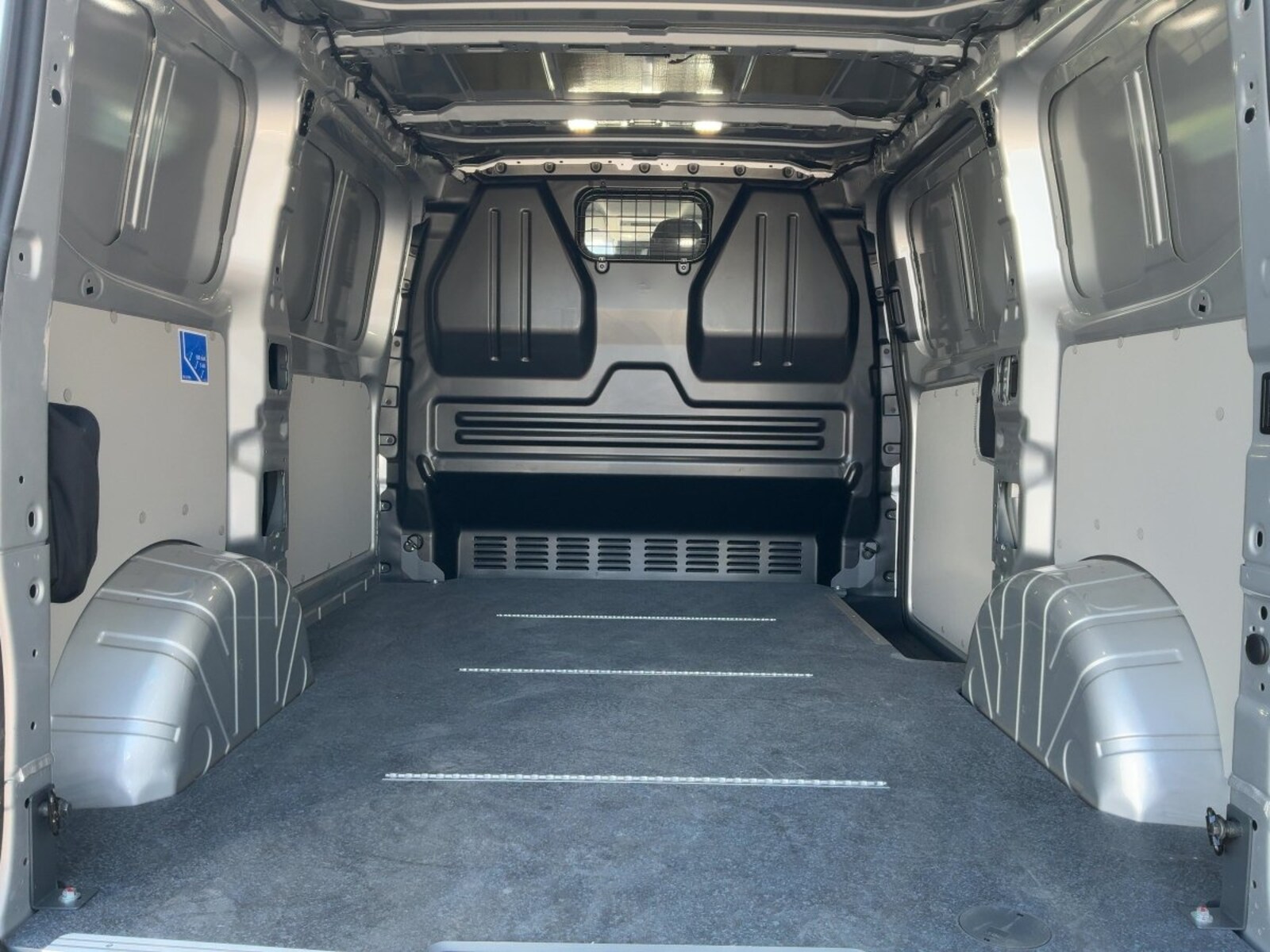 Volkswagen Transporter Kasten kurzer Radstand – Bild 6