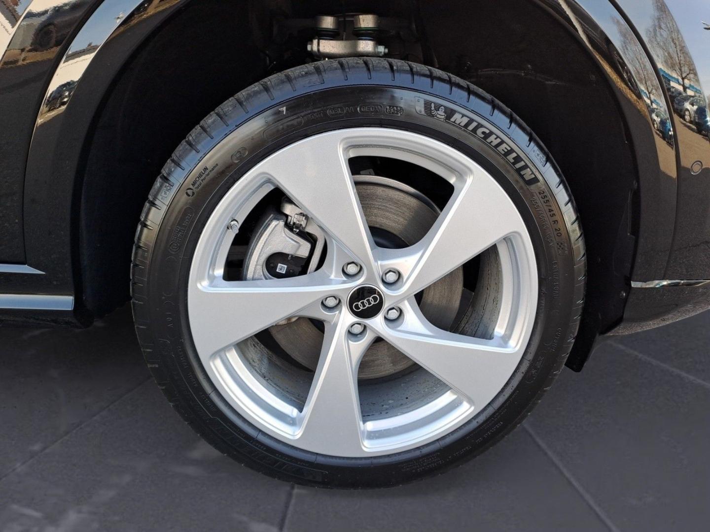 Image about Audi Q5 SUV TDI quattro 150 kW S tronic