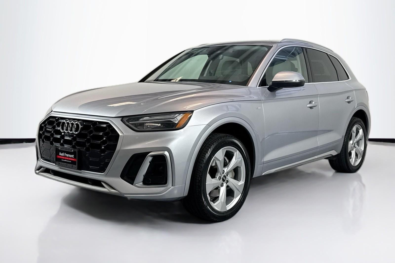 2022 Audi Q5 45 Premium Plus's photo