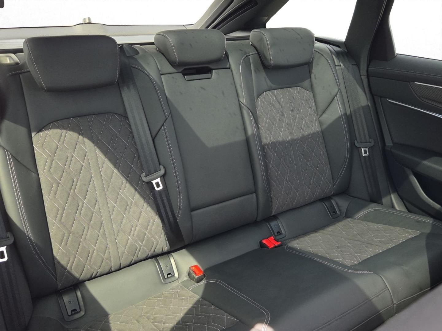 Bild über Audi S6 Avant TDI quattro tiptronic - für weitere Informationen kontaktieren Sie den Audi Partner