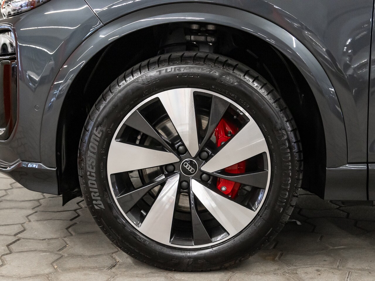 Image about Audi Q6 SUV e-tron e-tron quattro