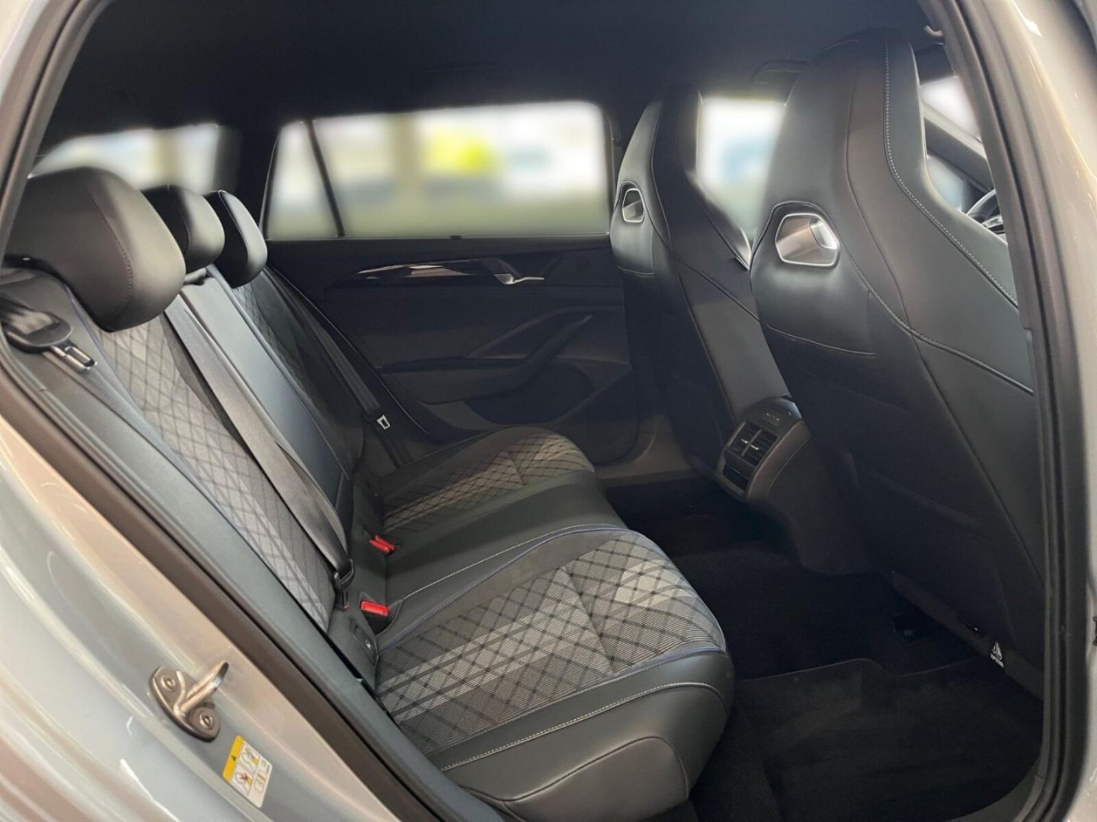 Volkswagen Passat – Bild 16