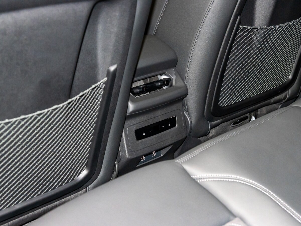 Image about Audi Q6 SUV e-tron e-tron quattro