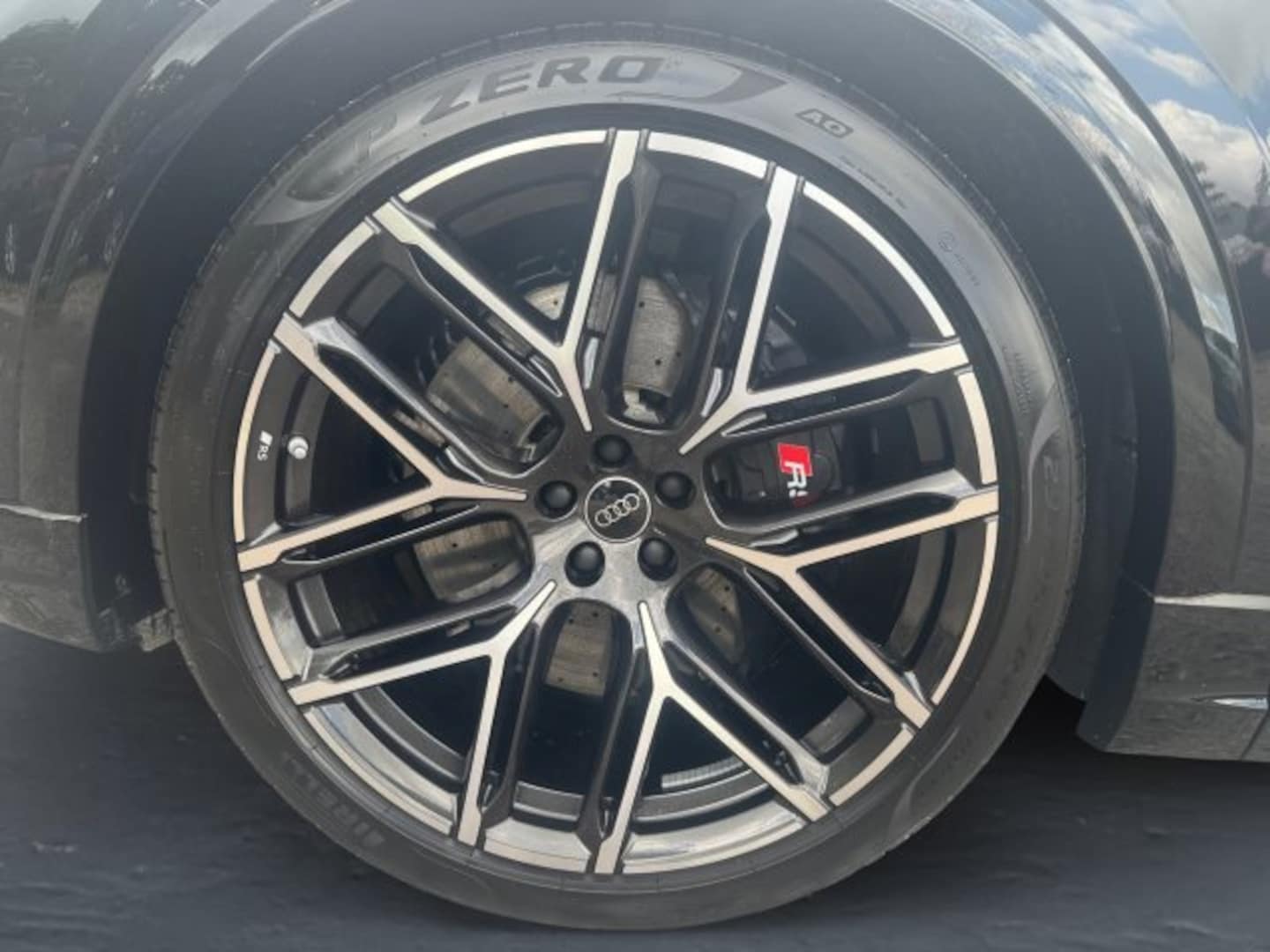 Bild über Audi RS Q8 SUV TFSI quattro tiptronic - für weitere Informationen kontaktieren Sie den Audi Partner