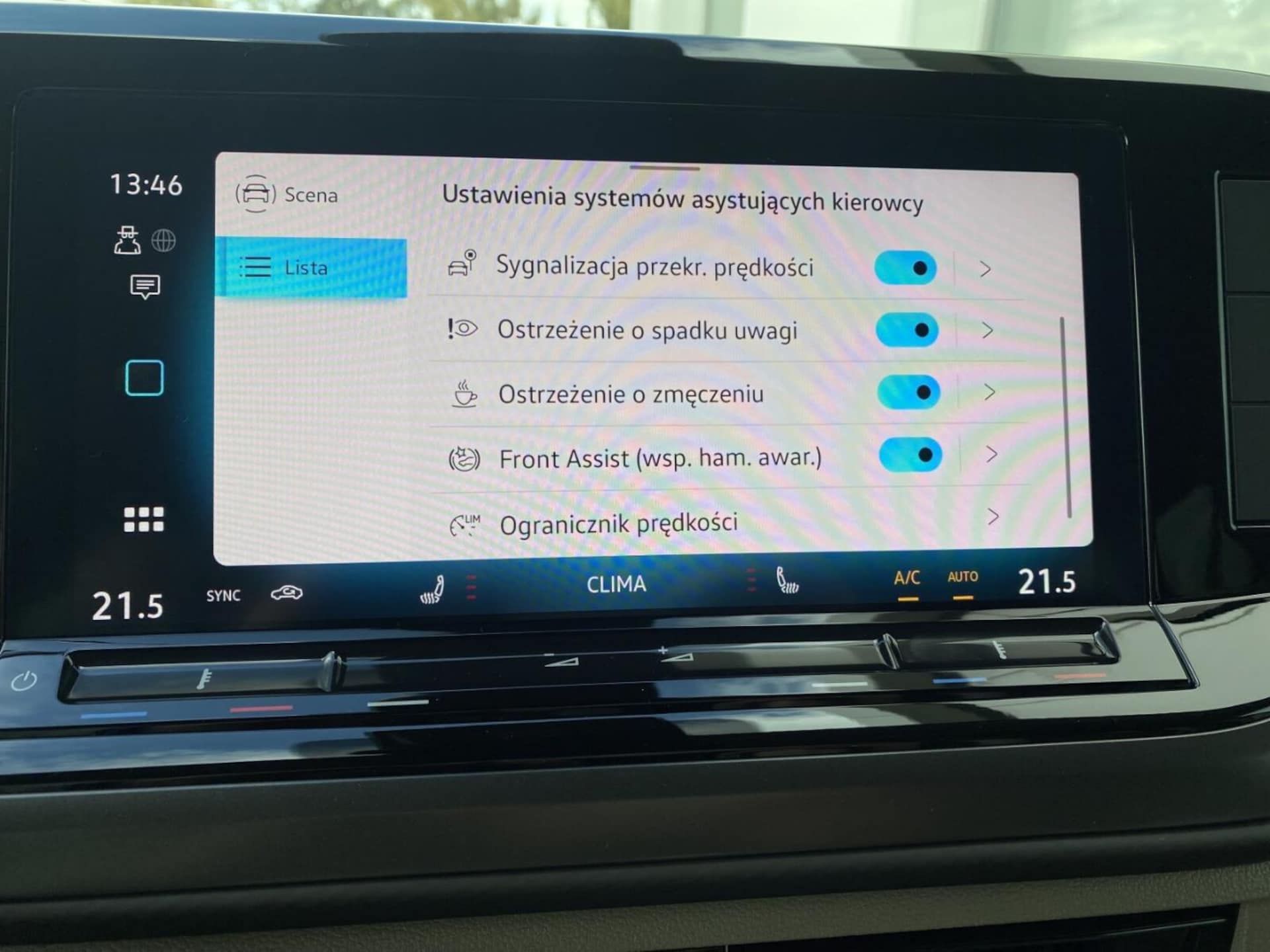 Volkswagen Multivan długi rozstaw osi Model bazowy