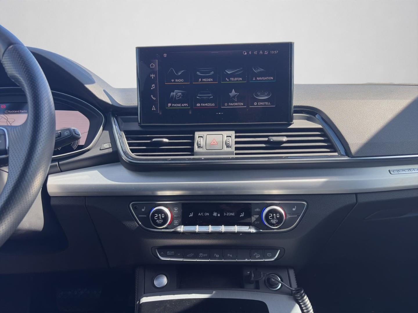 Bild über Audi Q5 TFSI e 50 TFSI e quattro S tronic - für weitere Informationen kontaktieren Sie den Audi Partner
