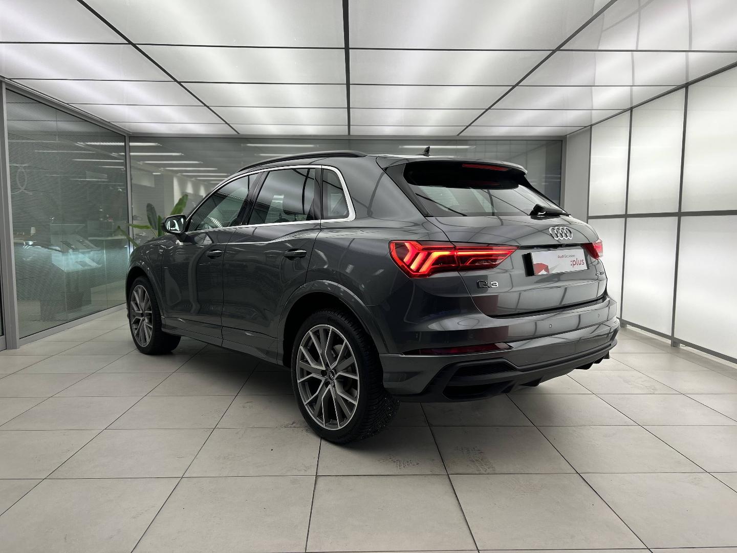 Image about Audi Q3 TFSI e S line 45 TFSI e 180 kW (245 ch) S tronic