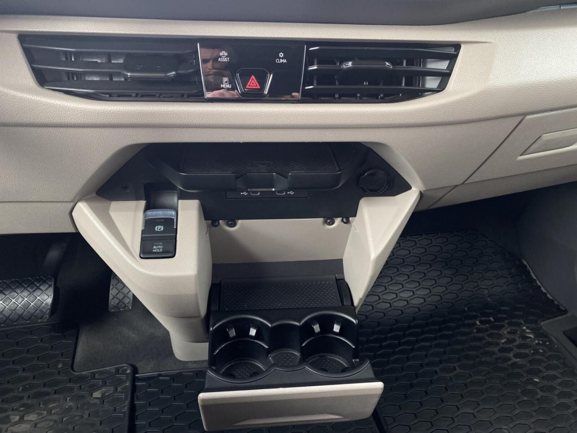 Volkswagen Multivan długi rozstaw osi Model bazowy