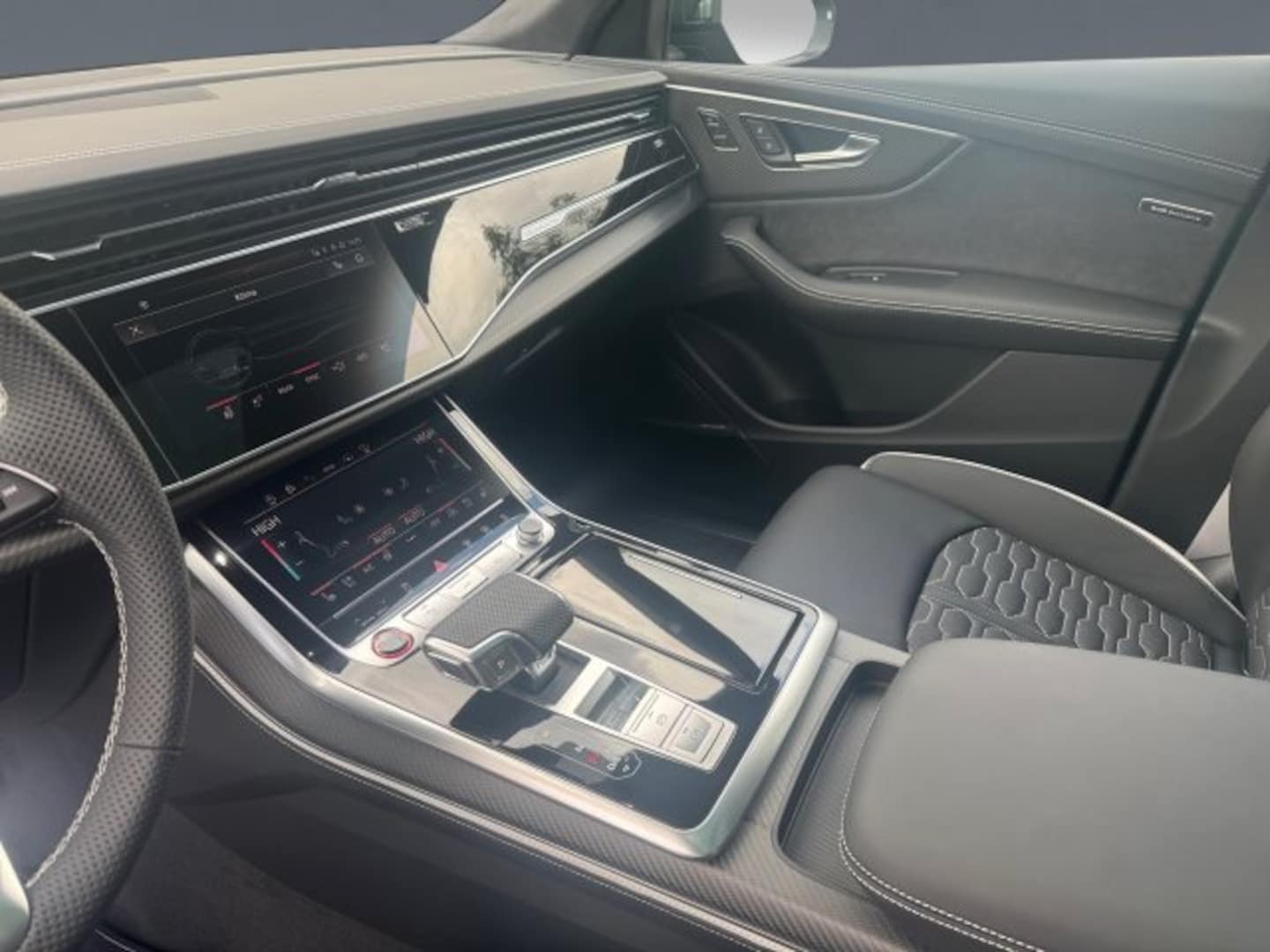 Bild über Audi RS Q8 SUV TFSI quattro tiptronic - für weitere Informationen kontaktieren Sie den Audi Partner