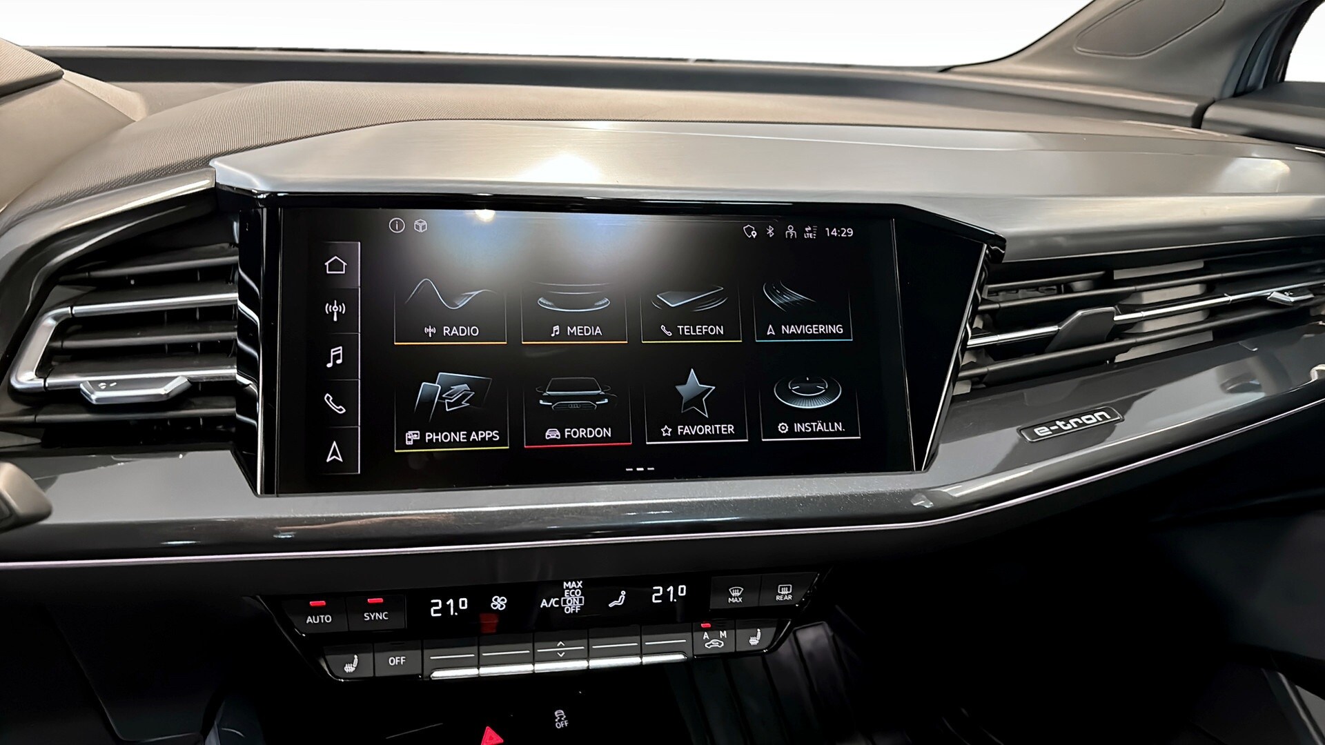 Bild som visar&nbsp;Audi Q4 e-tron&nbsp;Q4 50 e-tron quattro Proline 220,00 kW - för mer information kontakta din Audi Partner