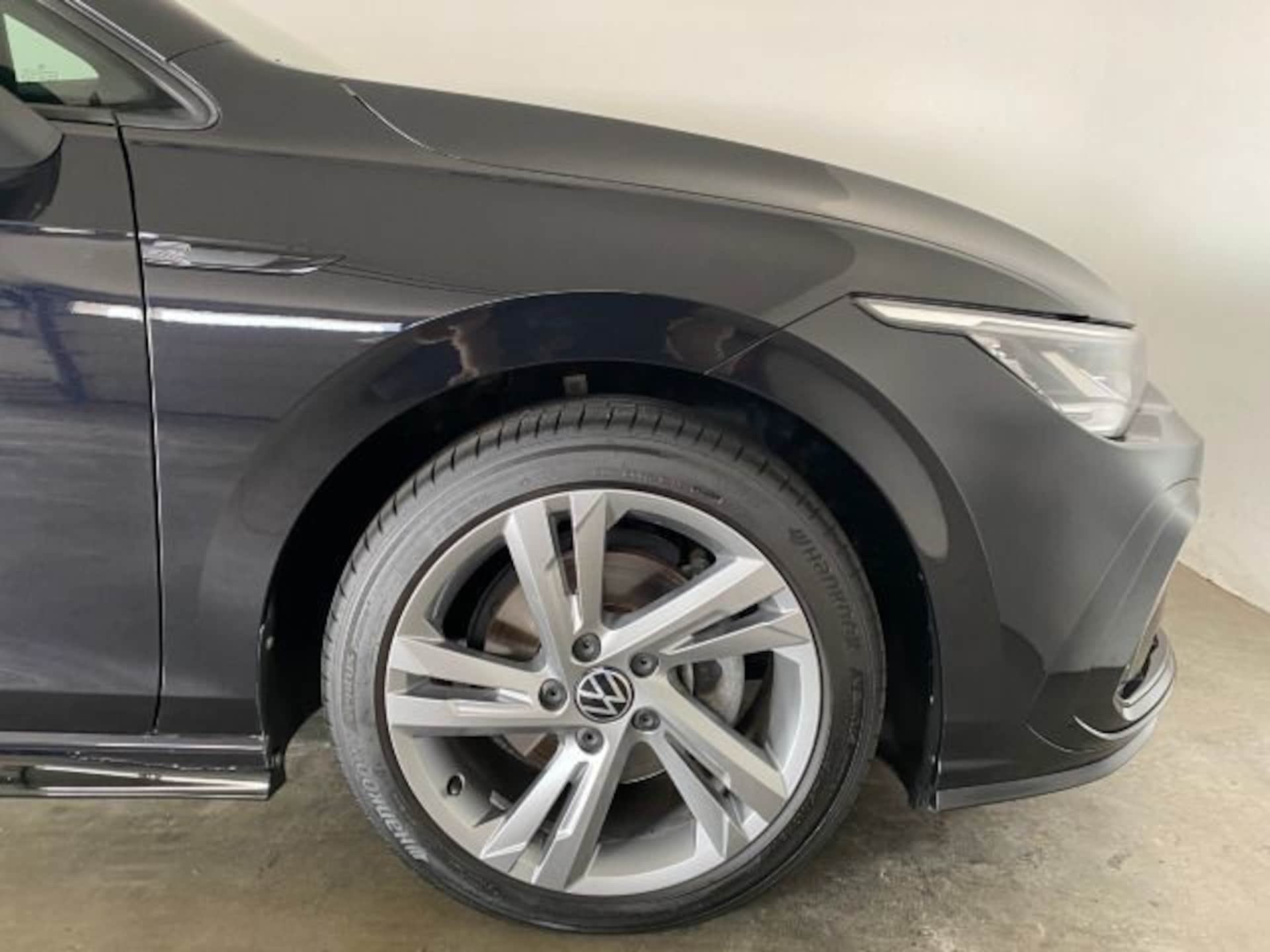Volkswagen Golf R-Line