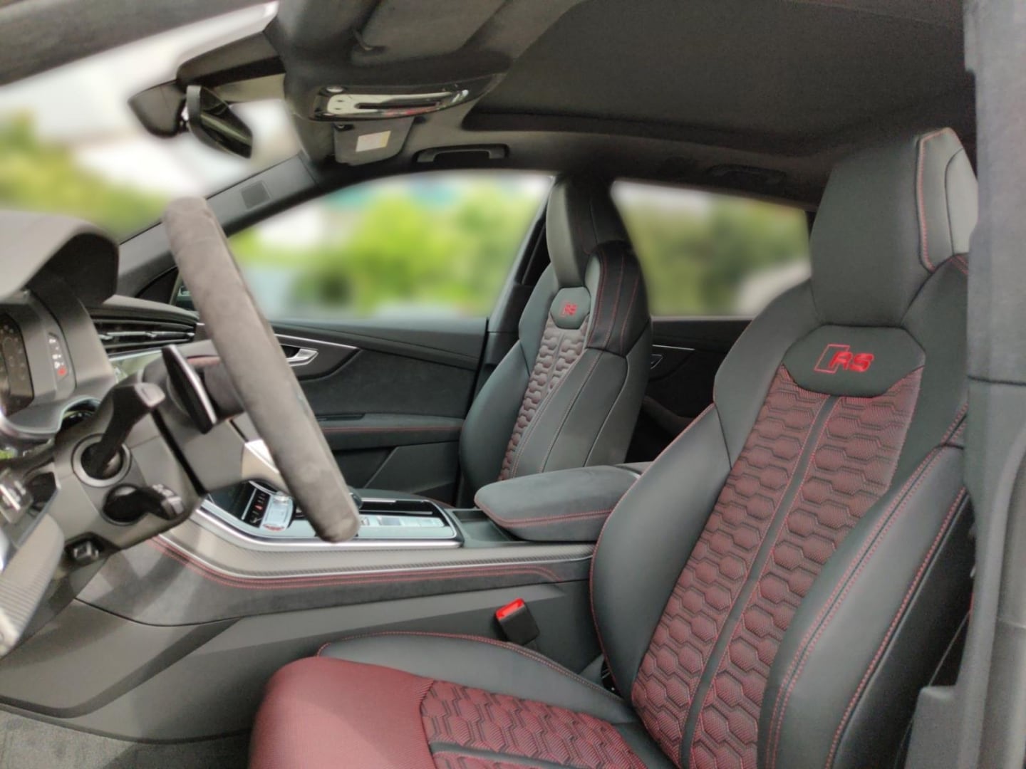 Bild über Audi RS Q8 SUV performance quattro tiptronic - für weitere Informationen kontaktieren Sie den Audi Partner