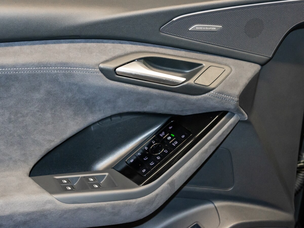 Image about Audi Q6 SUV e-tron e-tron quattro