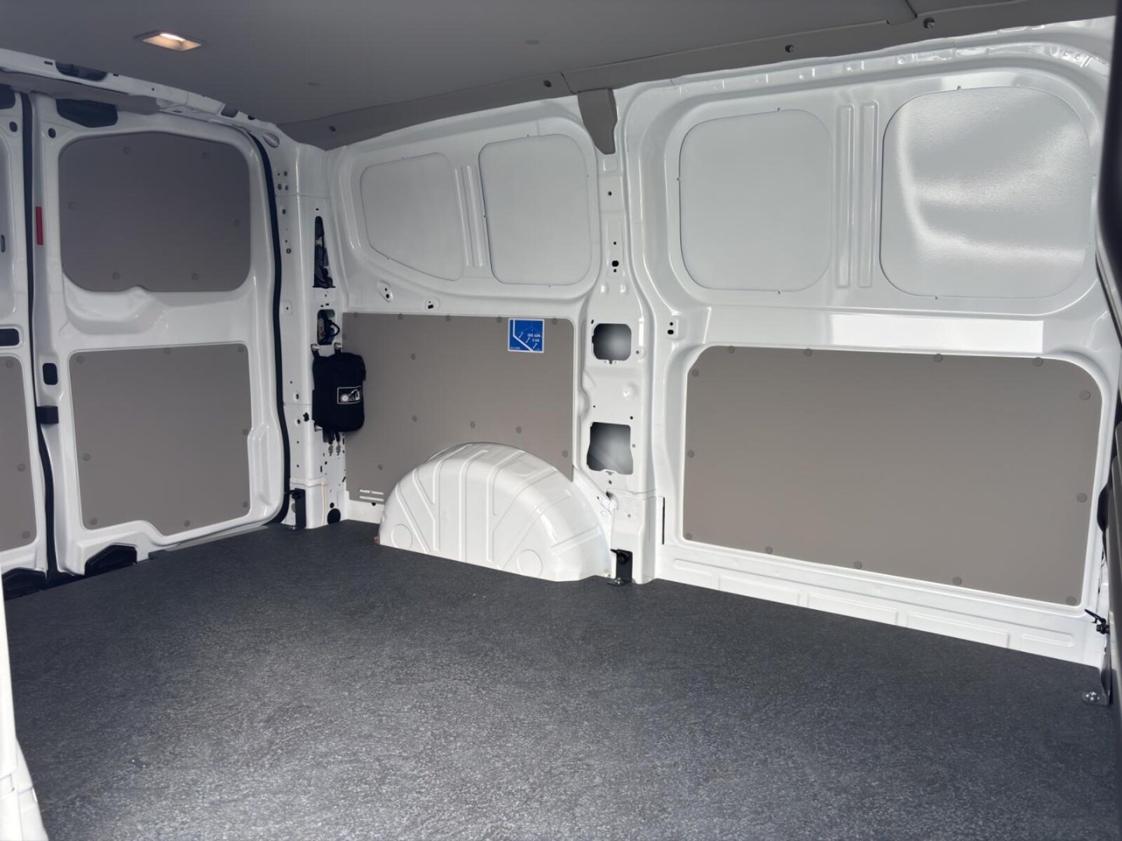 Volkswagen Transporter Kasten kurzer Radstand – Bild 11