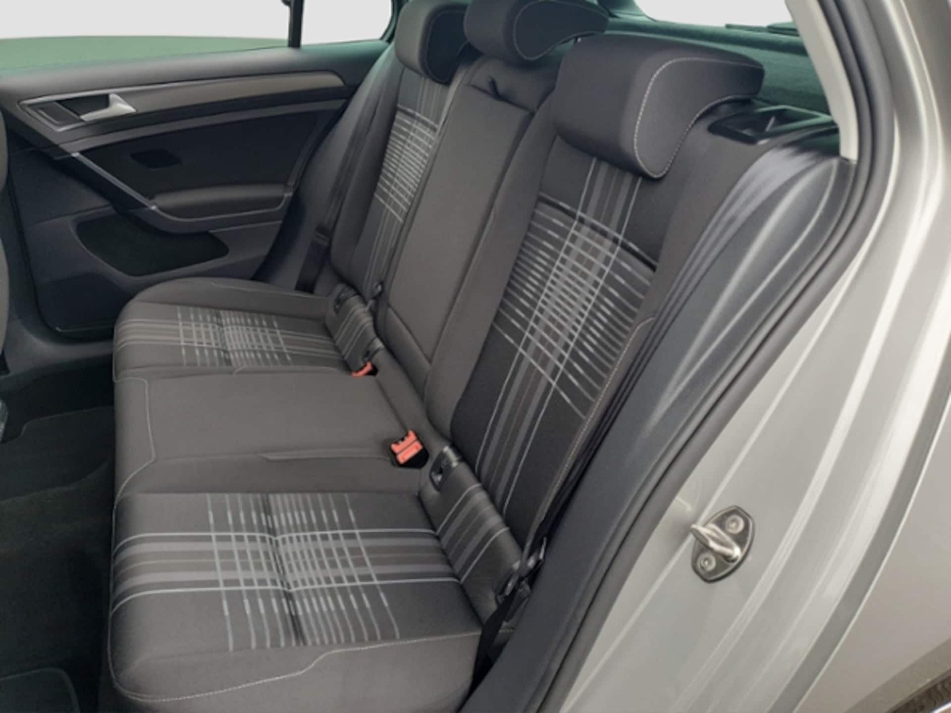 Volkswagen Golf LOUNGE