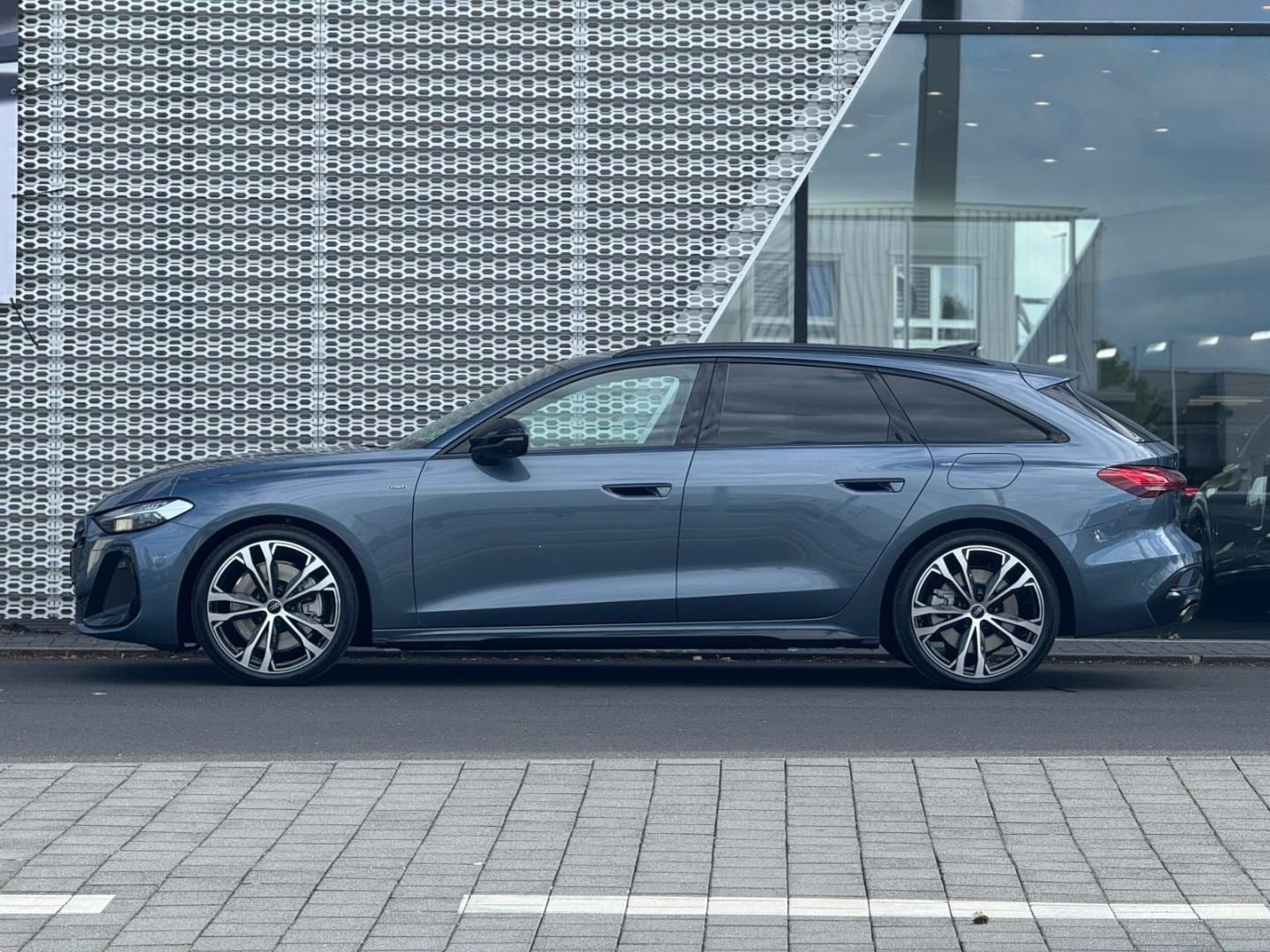 Bild über Audi A5 Avant e-hybrid e-hybrid quattro 270 kW S tronic - für weitere Informationen kontaktieren Sie den Audi Partner