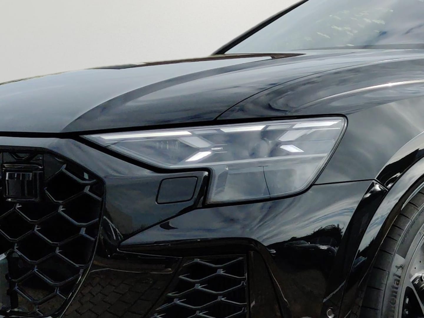 Bild über Audi RS Q8 SUV performance quattro tiptronic - für weitere Informationen kontaktieren Sie den Audi Partner