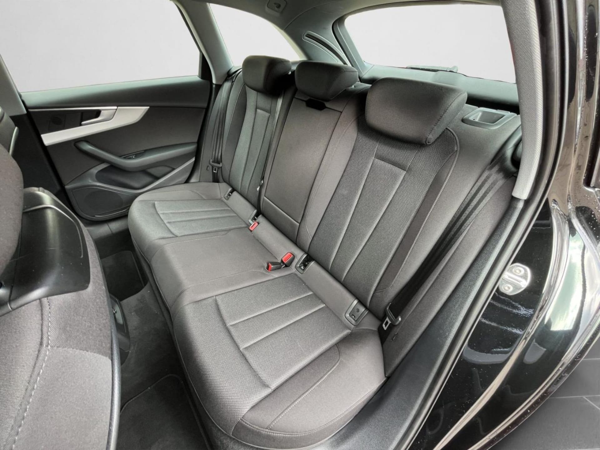 Audi A4 Avant S line