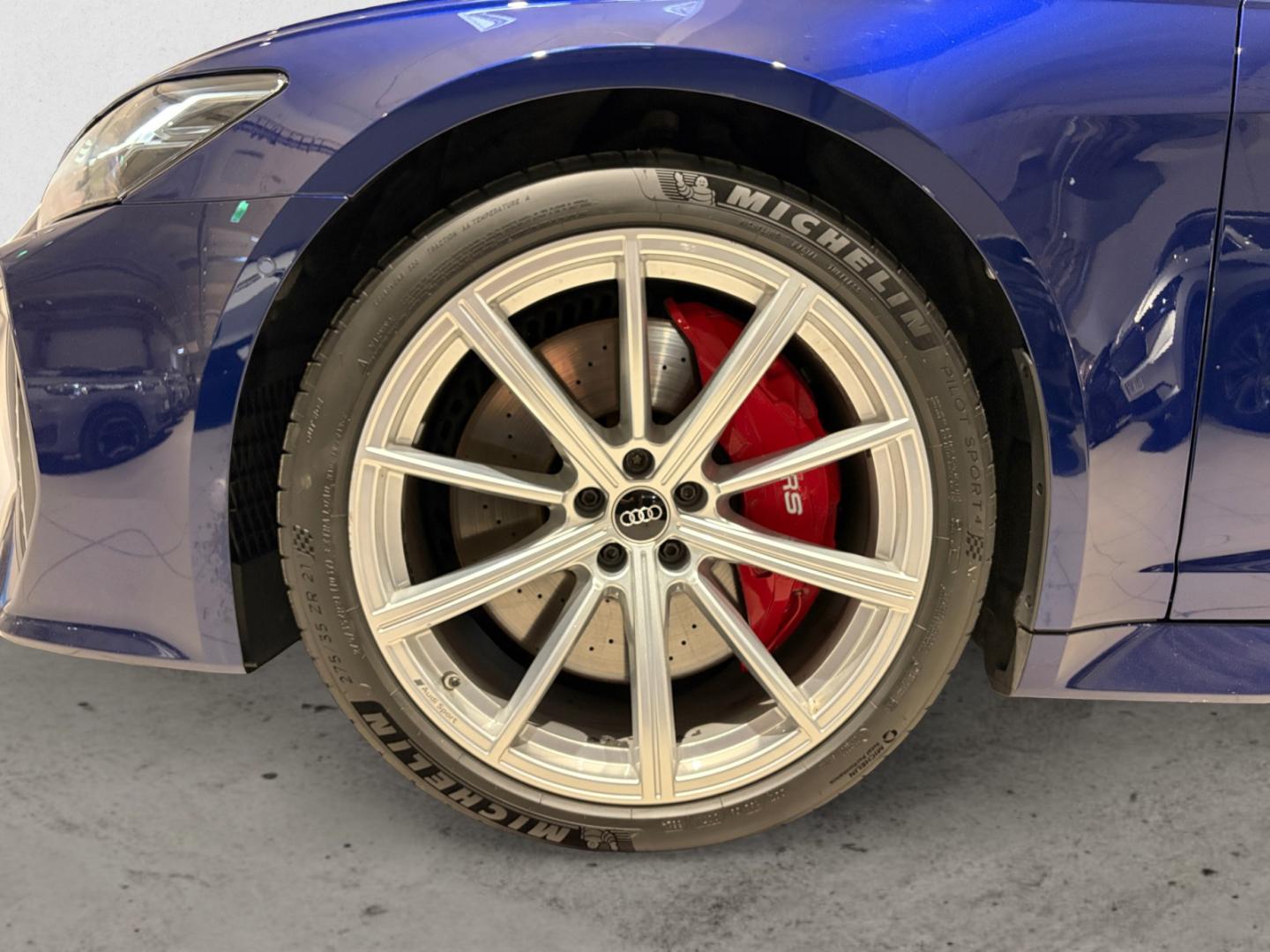 Bild som visar&nbsp;Audi RS 6 Avant&nbsp;RS 6 Avant 600 hk tiptronic - för mer information kontakta din Audi Partner