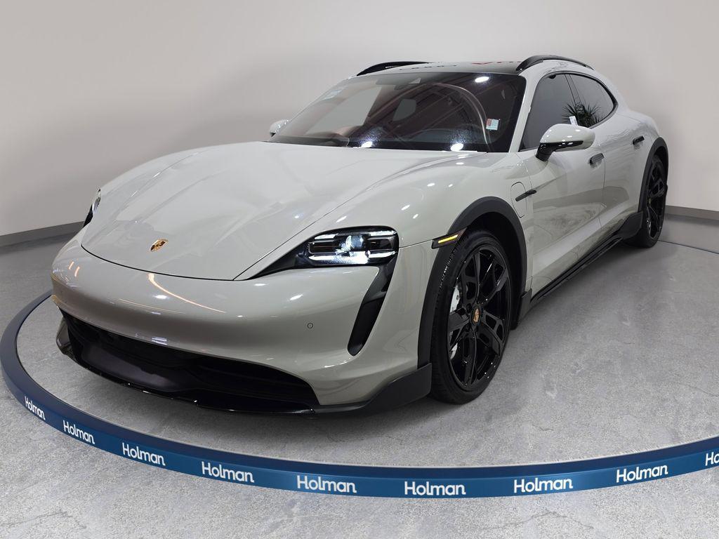 2022 Porsche Taycan Cross Turismo's photo